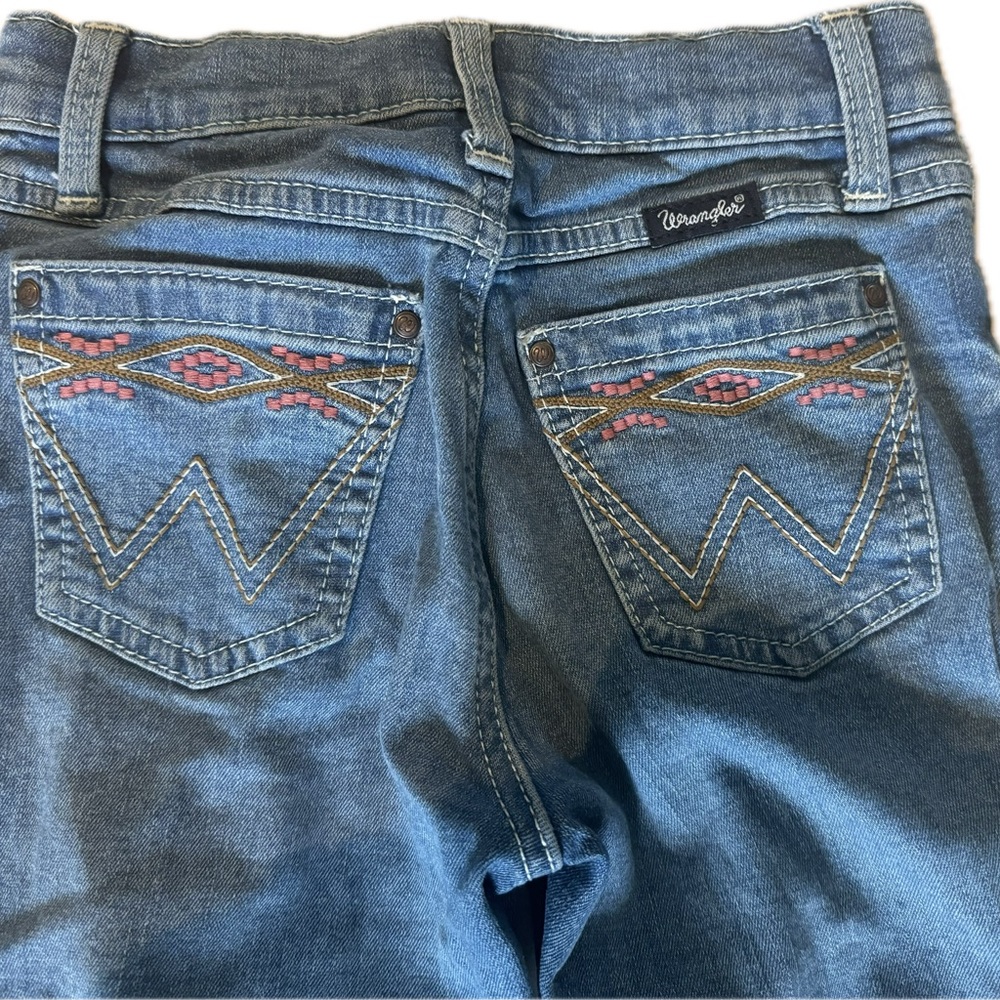 Wrangler Girls size 10 Slim boot cut jeans like new